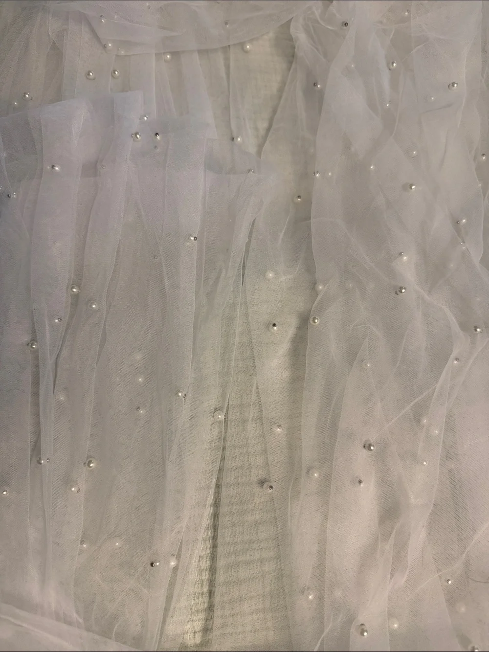 Pearl-Embellished White Bridal Veil with Comb